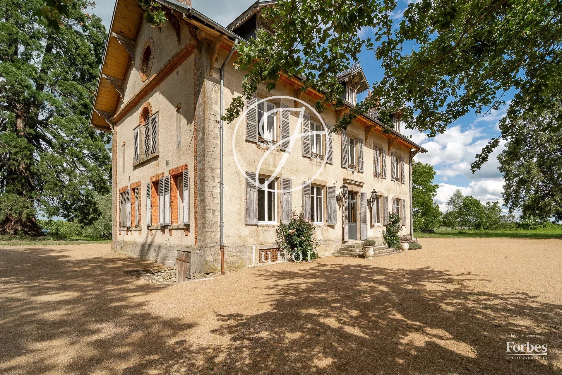 Saint-Saulge — фотография 9